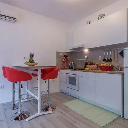 Danijela I Lägenhet Pula